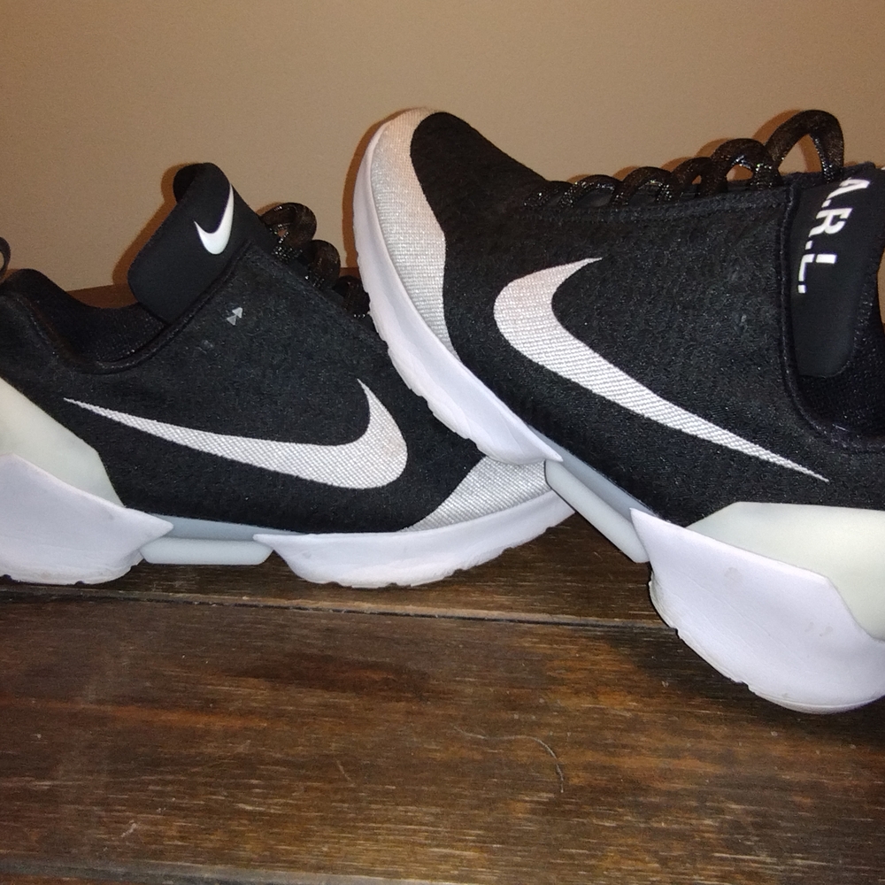 Nike HyperAdapt Men's Size 14 Black and White Athletic Shoes